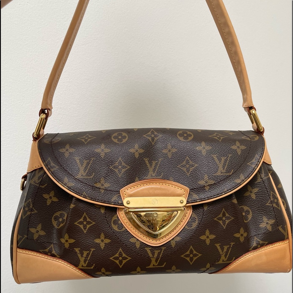 Louis Vuitton Beverly Handbag
Monogram Canvas MM great condition w/ dust bag - Picture 2 of 10